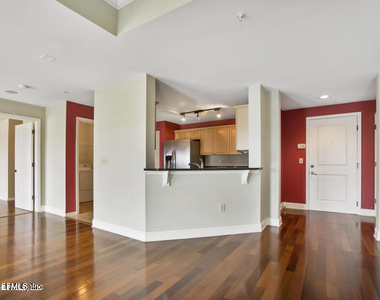 400 E Bay Street - Photo Thumbnail 55