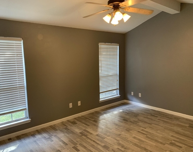 12018 Sunchase Drive - Photo Thumbnail 10