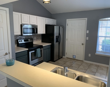 12018 Sunchase Drive - Photo Thumbnail 3