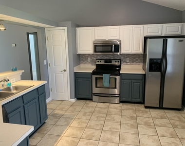 12018 Sunchase Drive - Photo Thumbnail 4