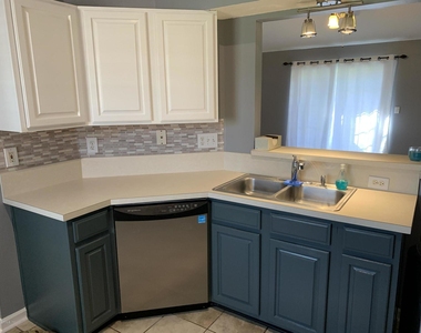 12018 Sunchase Drive - Photo Thumbnail 6