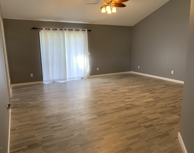 12018 Sunchase Drive - Photo Thumbnail 2