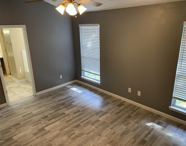 12018 Sunchase Drive - Photo Thumbnail 9