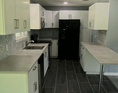 7559 Monongahela Avenue - Photo Thumbnail 3