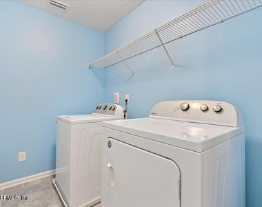 526 Richmond Drive - Photo Thumbnail 9