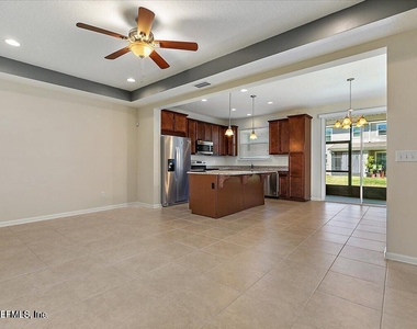 526 Richmond Drive - Photo Thumbnail 2