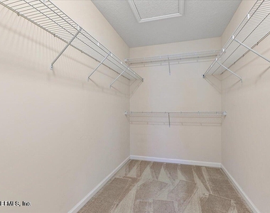 526 Richmond Drive - Photo Thumbnail 11