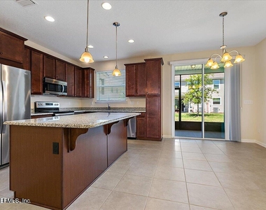 526 Richmond Drive - Photo Thumbnail 4