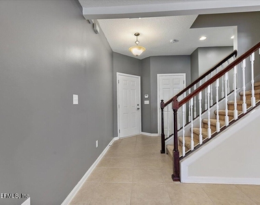 526 Richmond Drive - Photo Thumbnail 1