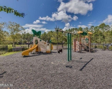 526 Richmond Drive - Photo Thumbnail 17