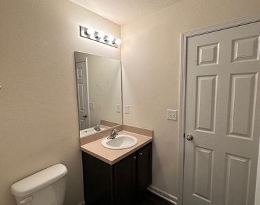 199 Scotch Pebble Drive - Photo Thumbnail 9