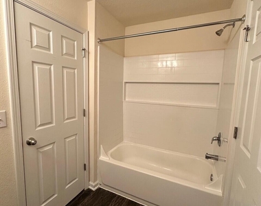 199 Scotch Pebble Drive - Photo Thumbnail 10
