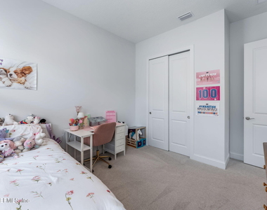 281 Pine Grove Point - Photo Thumbnail 16