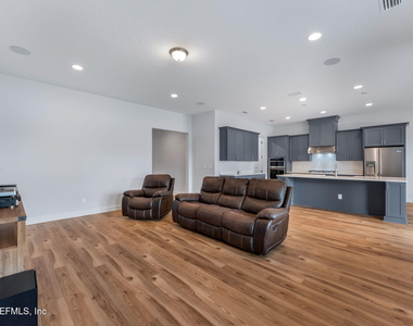 281 Pine Grove Point - Photo Thumbnail 4