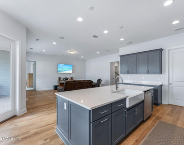 281 Pine Grove Point - Photo Thumbnail 6