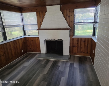 7816 Catawba Drive - Photo Thumbnail 2