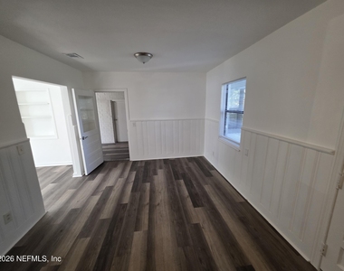 7816 Catawba Drive - Photo Thumbnail 3