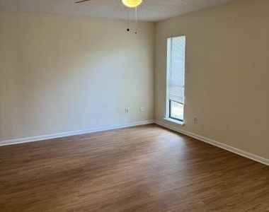 6828 Coralberry Lane S - Photo Thumbnail 8