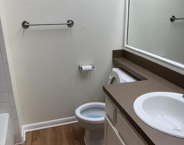 6828 Coralberry Lane S - Photo Thumbnail 10