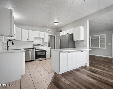 7010 Arques Road - Photo Thumbnail 15