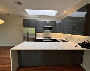 4003 S Calumet Avenue - Photo Thumbnail 3