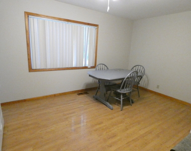 515 Freeman Avenue - Photo Thumbnail 3