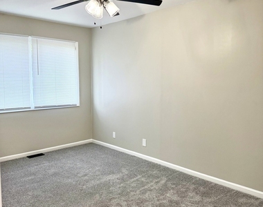 2338 Carnation Drive - Photo Thumbnail 7