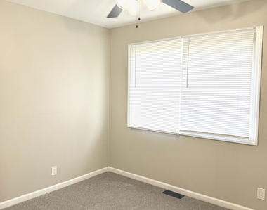 2338 Carnation Drive - Photo Thumbnail 8