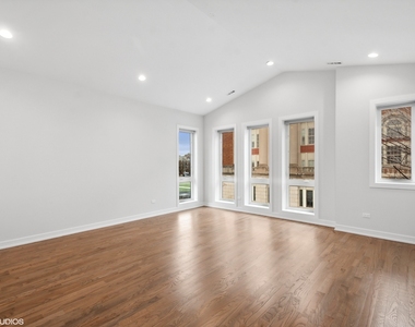 2246 W Jackson Boulevard - Photo Thumbnail 2