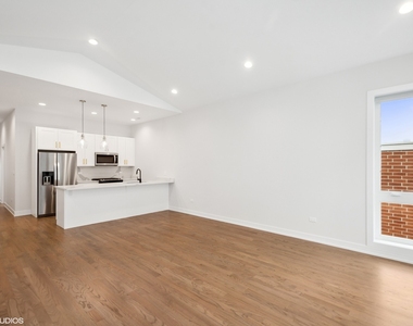 2246 W Jackson Boulevard - Photo Thumbnail 3