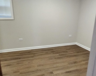 4825 W Bloomingdale Avenue - Photo Thumbnail 8