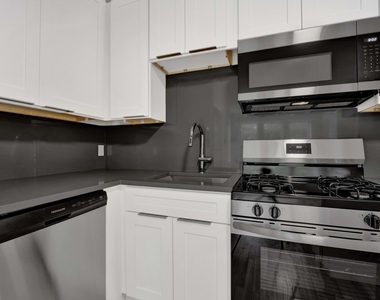 2456 N Hamlin Avenue - Photo Thumbnail 2