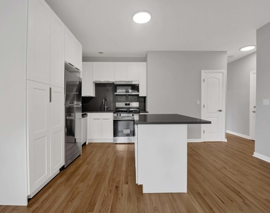 2456 N Hamlin Avenue - Photo Thumbnail 9