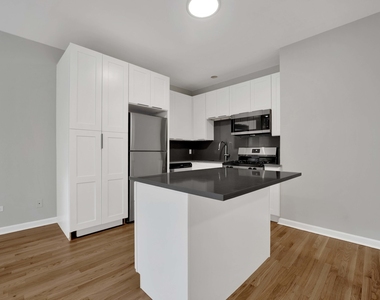 2456 N Hamlin Avenue - Photo Thumbnail 10