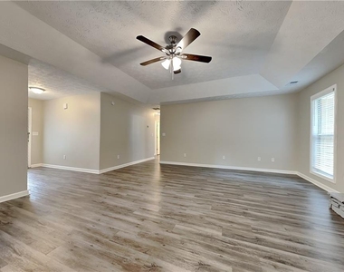 70 Leighs Grove Way - Photo Thumbnail 3