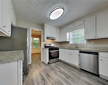 70 Leighs Grove Way - Photo Thumbnail 4