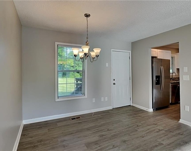 107 Ivy Trace Lane - Photo Thumbnail 4