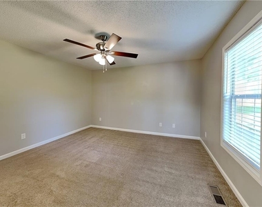 107 Ivy Trace Lane - Photo Thumbnail 7