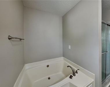 107 Ivy Trace Lane - Photo Thumbnail 9