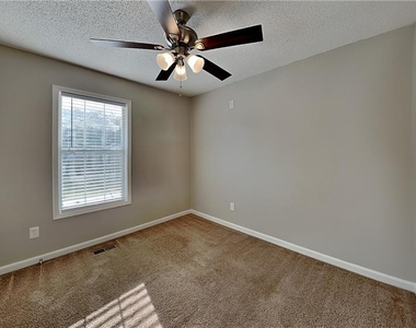 107 Ivy Trace Lane - Photo Thumbnail 12