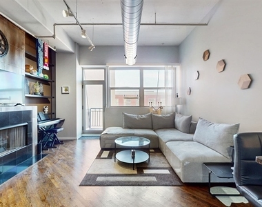 500 S Clinton Street - Photo Thumbnail 3