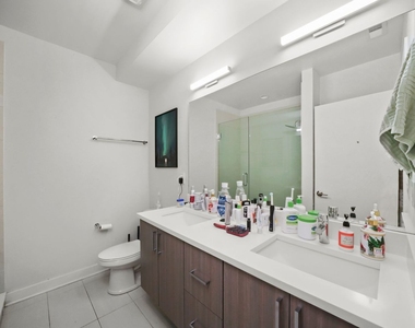 838 W Erie Street - Photo Thumbnail 8