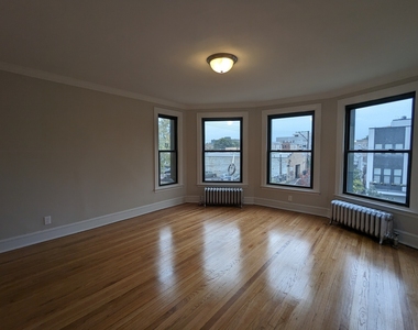 2338 N Spaulding Avenue - Photo Thumbnail 3
