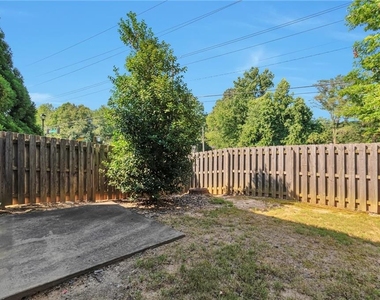 566 Jody Place - Photo Thumbnail 6