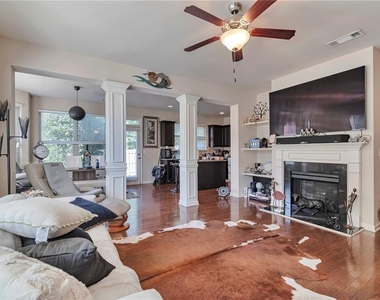 566 Jody Place - Photo Thumbnail 9