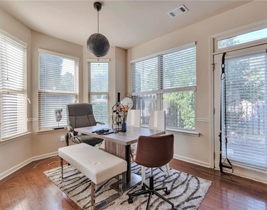 566 Jody Place - Photo Thumbnail 12