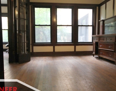 2426 N Sawyer Avenue - Photo Thumbnail 6