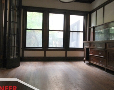 2426 N Sawyer Avenue - Photo Thumbnail 5