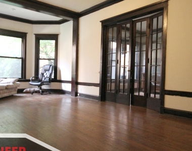 2426 N Sawyer Avenue - Photo Thumbnail 3