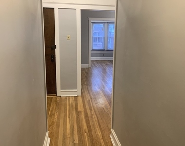 5352 N Winthrop Avenue - Photo Thumbnail 7